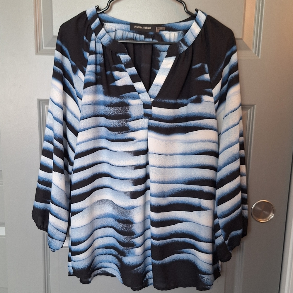 Dana Buchman Blue & White Striped V-Neck Blouse